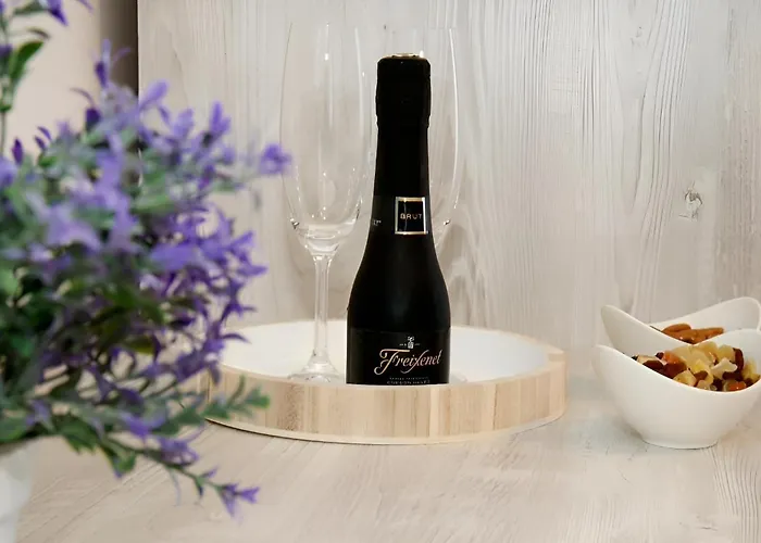 Maxim Deluxe With Balcony & Private Bathrooms - Downtown Spalato, Quiet Neighborhood Lägenhet Split