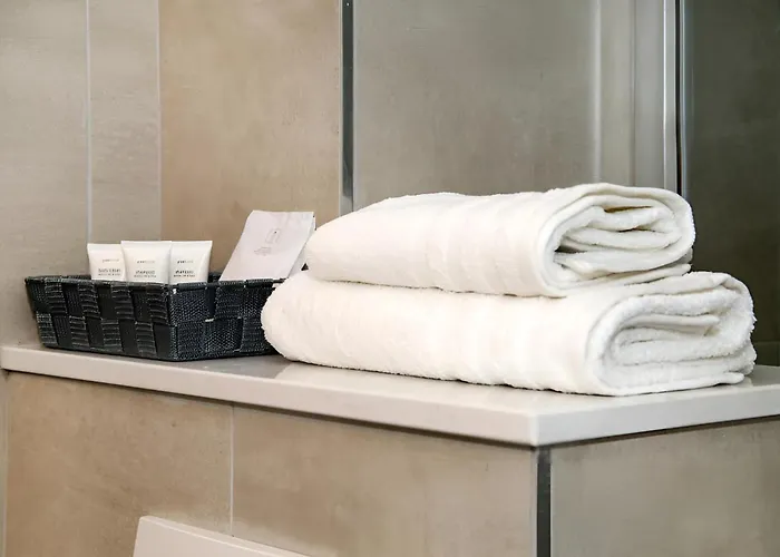 Maxim Deluxe With Balcony & Private Bathrooms - Downtown Spalato, Quiet Neighborhood Split