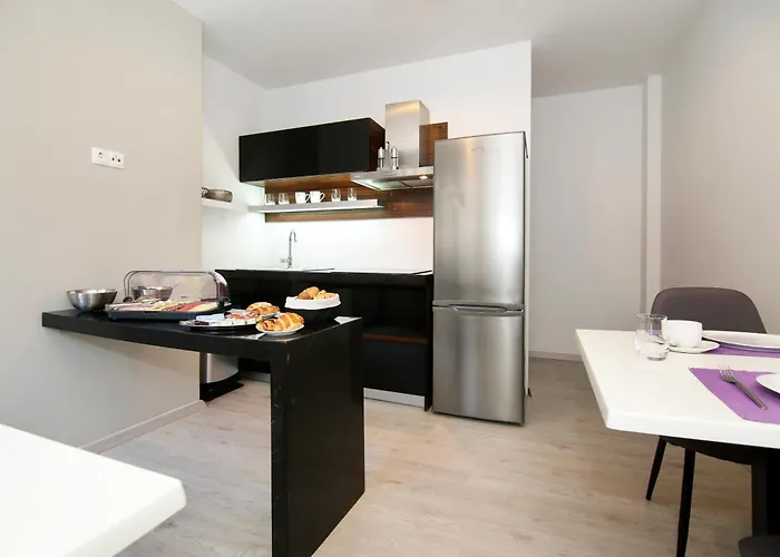 Maxim Deluxe With Balcony & Private Bathrooms - Downtown Spalato, Quiet Neighborhood Lägenhet