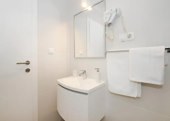 Lägenhet Maxim Deluxe With Balcony & Private Bathrooms - Downtown Spalato, Quiet Neighborhood *