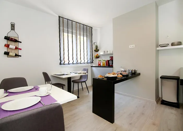 Maxim Deluxe With Balcony & Private Bathrooms - Downtown Spalato, Quiet Neighborhood * Split