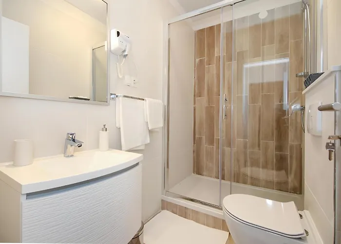 Maxim Deluxe With Balcony & Private Bathrooms - Downtown Spalato, Quiet Neighborhood