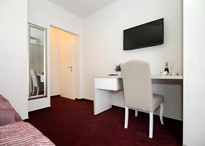 Maxim Deluxe With Balcony & Private Bathrooms - Downtown Spalato, Quiet Neighborhood Lägenhet