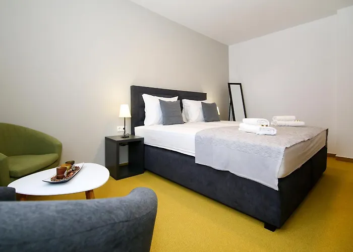 Maxim Deluxe With Balcony & Private Bathrooms - Downtown Spalato, Quiet Neighborhood Lägenhet *