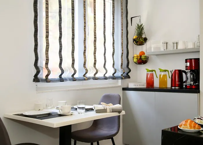 Maxim Deluxe With Balcony & Private Bathrooms - Downtown Spalato, Quiet Neighborhood Split