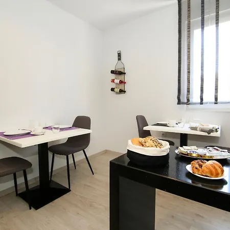 Maxim Deluxe With Balcony & Private Bathrooms - Downtown Spalato, Quiet Neighborhood Apartamento Split