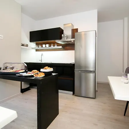 Maxim Deluxe With Balcony & Private Bathrooms - Downtown Spalato, Quiet Neighborhood Apartman