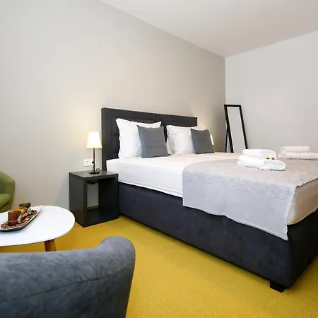 Maxim Deluxe With Balcony & Private Bathrooms - Downtown Spalato, Quiet Neighborhood Apartamento *