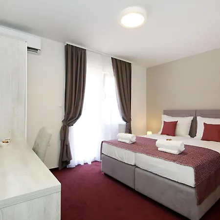 Апартаменты Maxim Deluxe With Balcony & Private Bathrooms - Downtown Spalato, Quiet Neighborhood