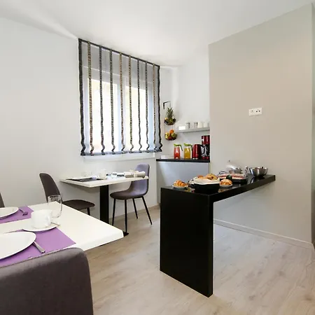 Maxim Deluxe With Balcony & Private Bathrooms - Downtown Spalato, Quiet Neighborhood * スプリト