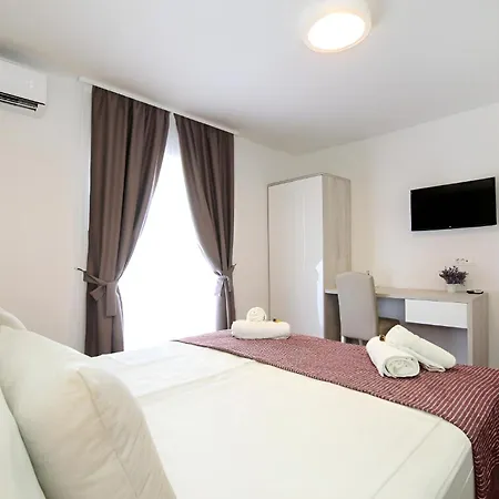 Maxim Deluxe With Balcony & Private Bathrooms - Downtown Spalato, Quiet Neighborhood Lejlighed Split